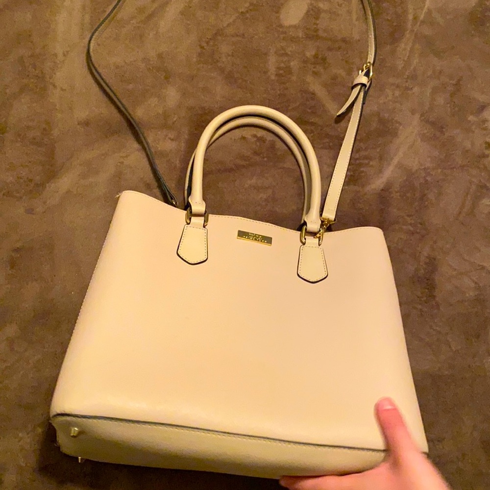 Trina tan/beige purse👛 mint condition